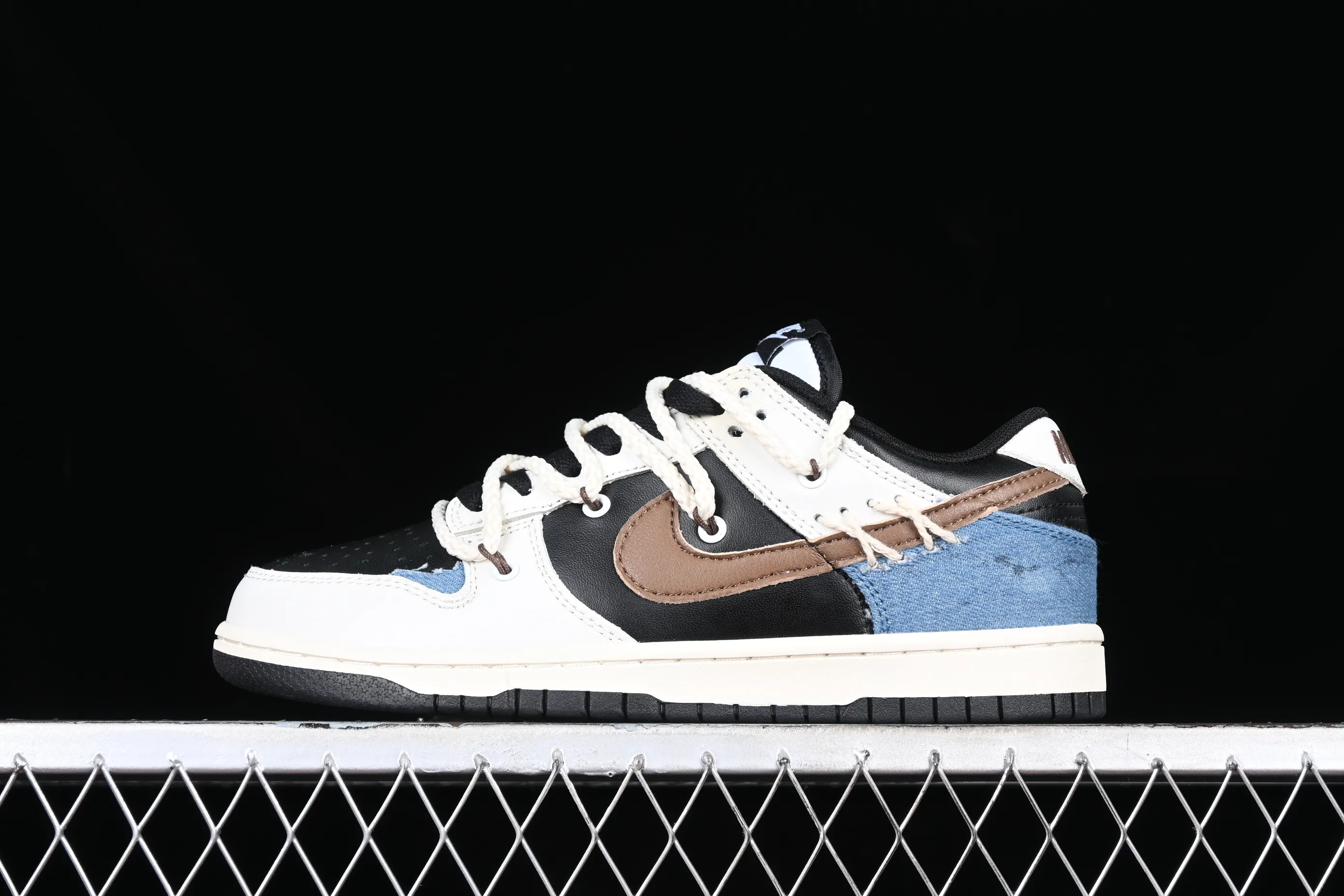 All Categories Nk SB Dunk Series Nk SB Dunk Low Low-top sneakers Nk Dunk Low College style Denim deconstruction Hand-stitched Customized SB strap low-top casual sneakers DD1391-100